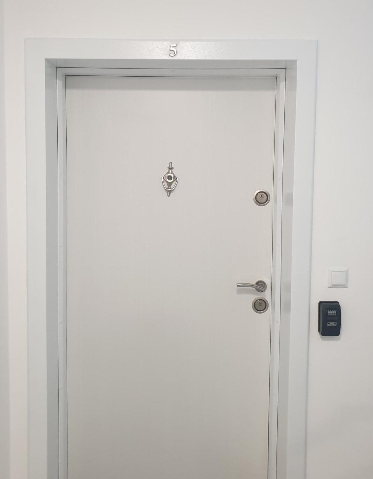 New The Twins Varna Two-Bedroom, Apt 5 At 15 Tsani Ginchev Street, Floor 3 מראה חיצוני תמונה